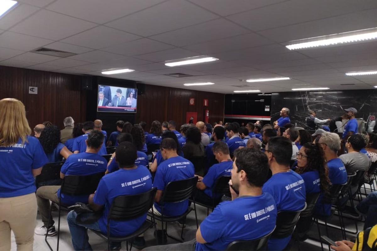 Trabalhadores da Copasa aprovam greve por tempo indeterminado contra PEC da privatização